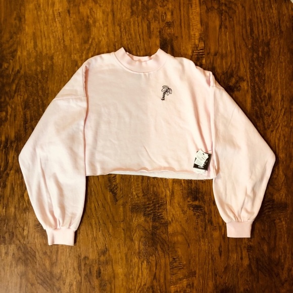 Volcom Sweaters - BRAND NEW Volcom Cropped Crewneck Sweatshirt Volcom Sweaters - BRAND NEW Volcom Cropped Crewneck Sweatshirt